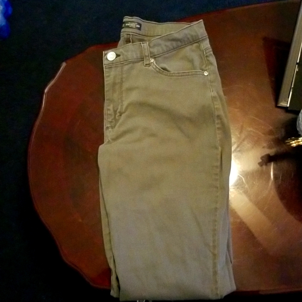 Lee straight leg, mid rise pants